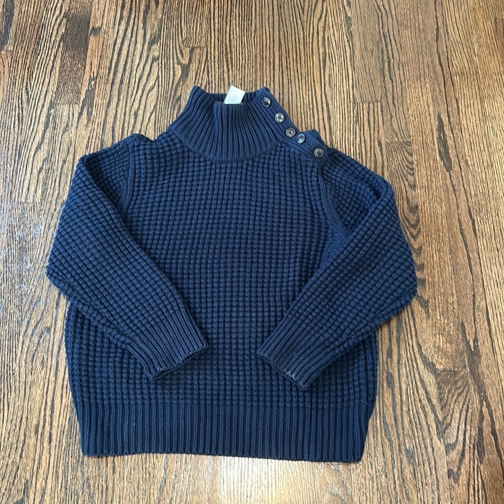 Navy blue sweater that is great for fall and winter